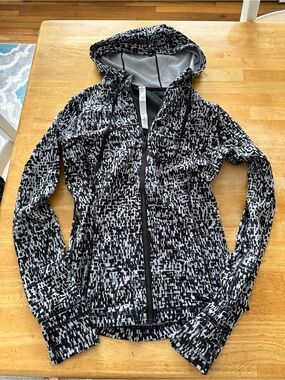 Lululemon hooded define jacket size 6